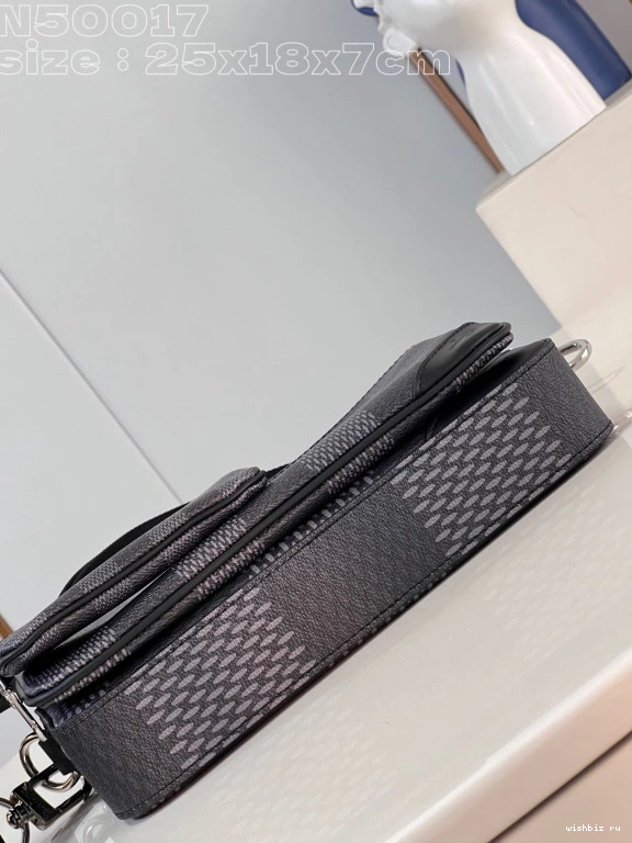 WIS LOUIS VUITTON TRIO MESSENGER 1001